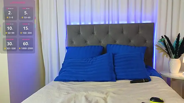 Ariana Petite online show from 10/30/25, 12:23