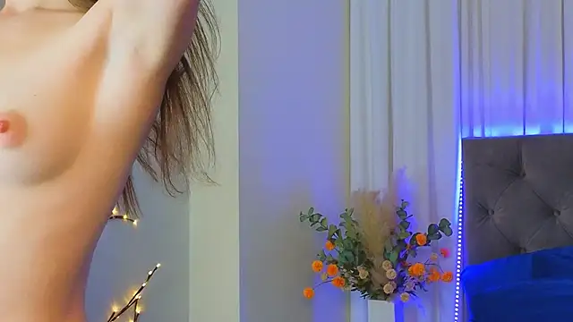 Ariana Petite online show from 02/25/26, 12:20