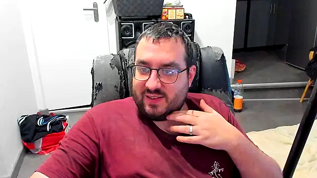 Snapshot of bears549a chatting on 12/30/24, 12:22 bears549a online show from 12/30/24, 12:22