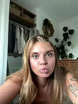 Snapshot of jessieamy chatting on 09/22/25, 05:15 jessieamy online show from 09/22/25, 05:15