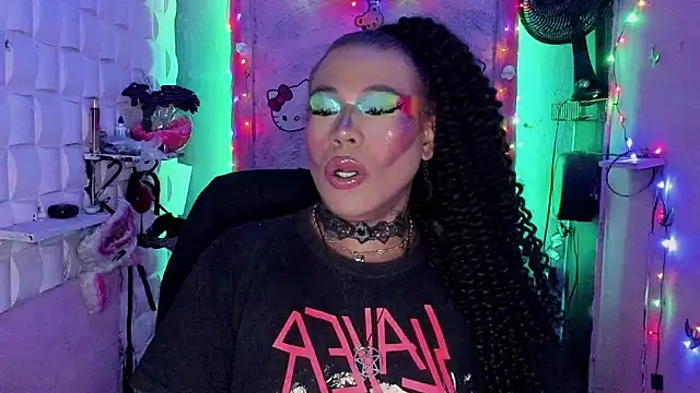 tsviolett online show from 12/18/24, 05:00