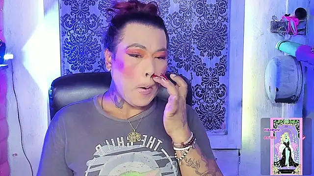 tsviolett online show from 10/17/25, 06:32