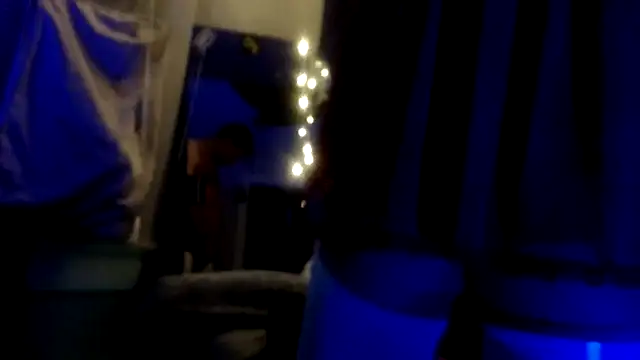 Snapshot of lickthecat chatting on 10/28/25, 06:17 lickthecat online show from 10/28/25, 06:17