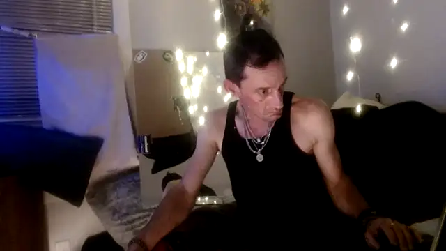 Snapshot of lickthecat chatting on 11/04/25, 12:59 lickthecat online show from 11/04/25, 12:59