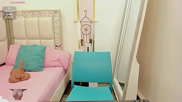 Snapshot of Oriana_Davis1 chatting on 02/10/25, 08:21 Oriana Davis1 online show from 02/10/25, 08:21