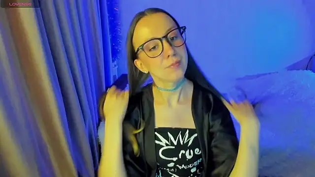 CurlySteph online show from 10/31/25, 04:30