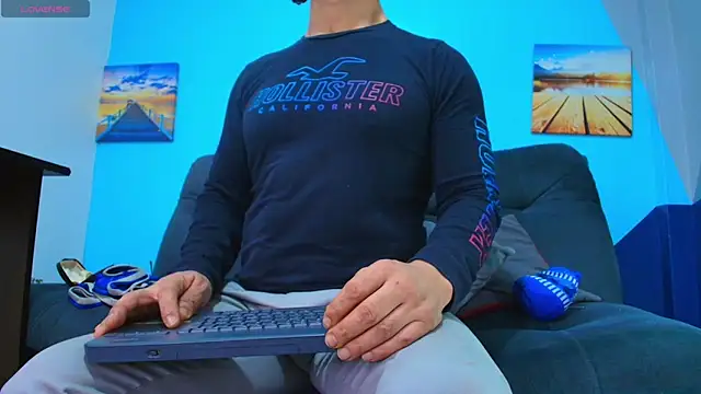 Snapshot of juanses_n_toro chatting on 09/24/25, 12:41 juanses n toro online show from 09/24/25, 12:41