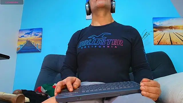 Snapshot of juanses_n_toro chatting on 10/04/25, 01:09 juanses n toro online show from 10/04/25, 01:09