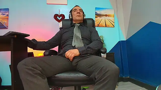 Snapshot of juanses_n_toro chatting on 10/17/25, 01:25 juanses n toro online show from 10/17/25, 01:25