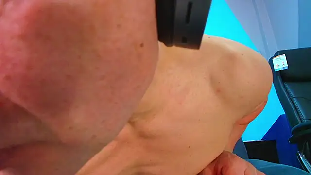 Snapshot of juanses_n_toro chatting on 11/04/25, 01:10 juanses n toro online show from 11/04/25, 01:10