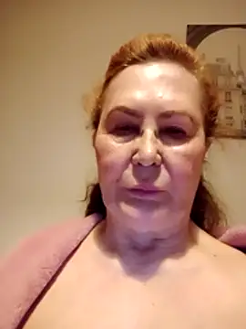 Snapshot of Hottie-Mom chatting on 05/18/26, 08:58 Hottie-Mom online show from 05/18/26, 08:58