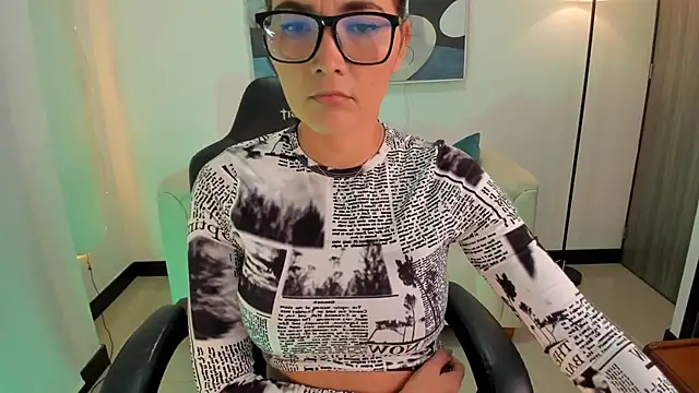 SaraParker  online show from 11/30/25, 01:20