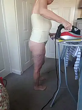 Snapshot of Emily_English57 chatting on 03/19/25, 09:28 Emily English57 online show from 03/19/25, 09:28