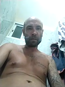 Snapshot of Kamil351 chatting on 10/02/25, 05:31 Kamil351 online show from 10/02/25, 05:31