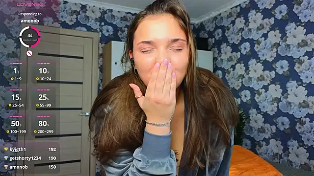  momiji  online show from 12/14/24, 04:20