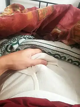 Snapshot of Ummfuss1 chatting on 12/13/24, 02:05 Ummfuss1 online show from 12/13/24, 02:05