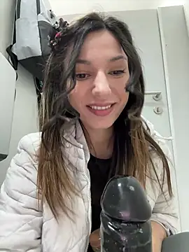 Snapshot of _MiaQueen_ chatting on 03/17/25, 11:32  MiaQueen  online show from 03/17/25, 11:32