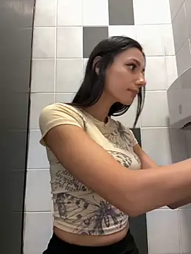 Snapshot of _MiaQueen_ chatting on 09/26/25, 09:52  MiaQueen  online show from 09/26/25, 09:52