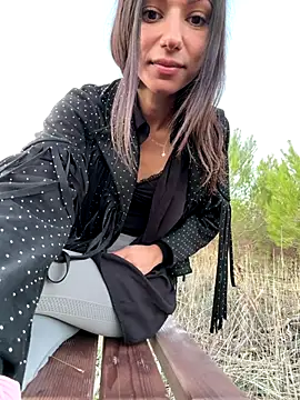 Snapshot of _MiaQueen_ chatting on 11/12/25, 03:12 MiaQueen online show from 11/12/25, 03:12