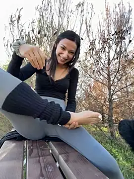 Snapshot of _MiaQueen_ chatting on 11/13/25, 11:53 MiaQueen online show from 11/13/25, 11:53