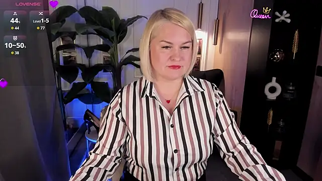 YolandaKiss online show from 05/13/26, 08:06