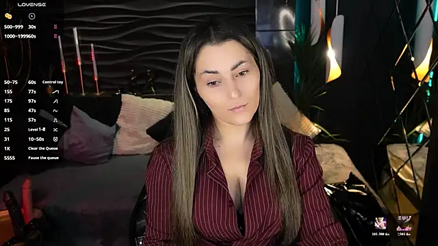 Snapshot of KylieMellow chatting on 06/10/26, 01:43 KylieMellow online show from 06/10/26, 01:43