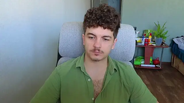 Snapshot of Remy_Miles chatting on 05/19/26, 05:03 Remy Miles online show from 05/19/26, 05:03