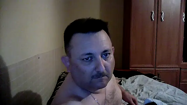 Snapshot of Novy73 chatting on 10/26/25, 09:31 Novy73 online show from 10/26/25, 09:31
