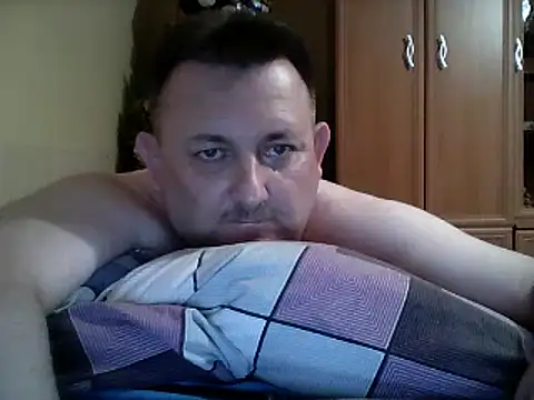 Snapshot of Novy73 chatting on 12/21/25, 10:50 Novy73 online show from 12/21/25, 10:50