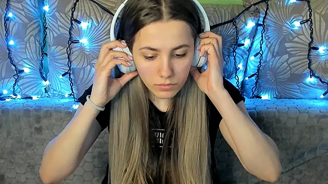 MaggieCake online show from 02/24/25, 08:27