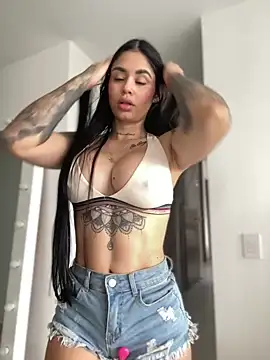 LaraHenao online show from 01/07/25, 12:52