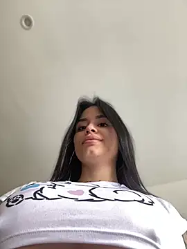 LaraHenao online show from 01/23/25, 01:02