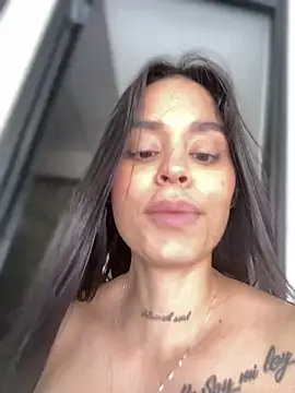 LaraHenao online show from 02/12/25, 04:11