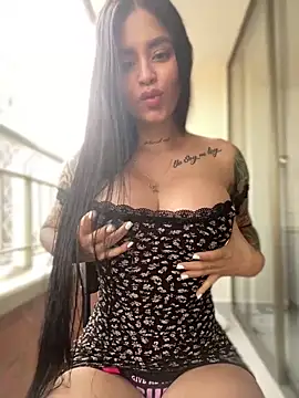 LaraHenao online show from 02/17/25, 01:21