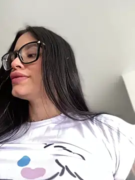 LaraHenao online show from 03/04/25, 01:06