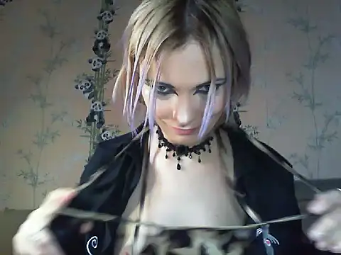 WildMissNiks online show from 04/17/26, 07:55