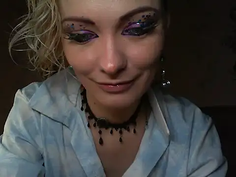 WildMissNiks online show from 05/25/26, 06:41