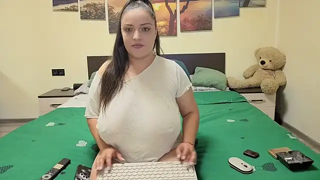 adelline online show from 04/19/26, 08:55