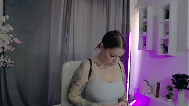 Raven Luna online show from 12/19/24, 10:24