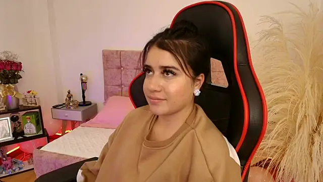 Snapshot of KallyMyller1 chatting on 12/02/24, 10:45 KallyMyller1 online show from 12/02/24, 10:45