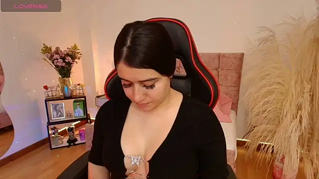 Snapshot of KallyMyller1 chatting on 12/13/24, 07:32 KallyMyller1 online show from 12/13/24, 07:32