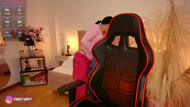 Snapshot of KallyMyller1 chatting on 02/20/25, 07:52 KallyMyller1 online show from 02/20/25, 07:52