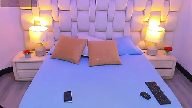 MiaYMolly online show from 11/21/25, 08:18