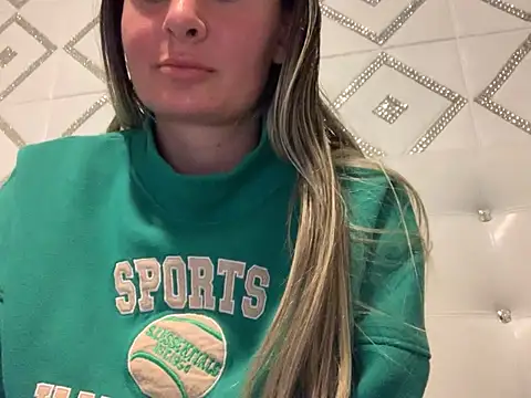 Snapshot of Alyssa_rhoades chatting on 02/21/25, 02:28 Alyssa rhoades online show from 02/21/25, 02:28