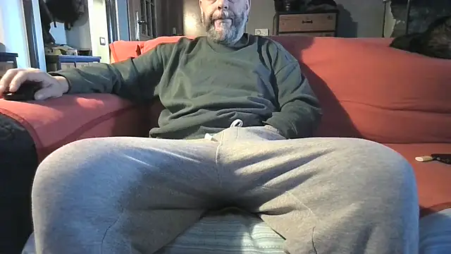 naked bear online show from 02/03/25, 09:52