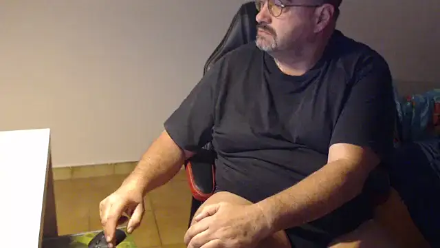 Snapshot of fraboys chatting on 01/14/26, 07:36 fraboys online show from 01/14/26, 07:36