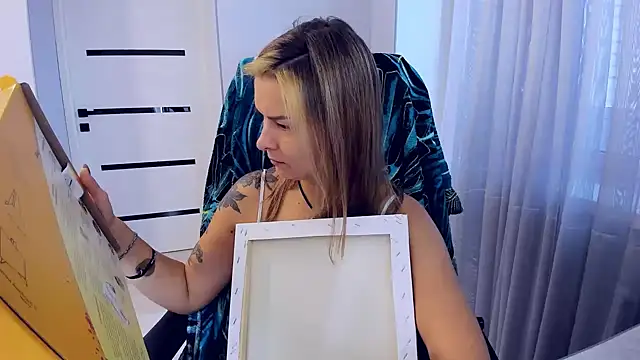 AlexiaDarren online show from 10/30/25, 04:25