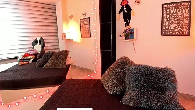 GABY DAVIS online show from 10/25/25, 04:20