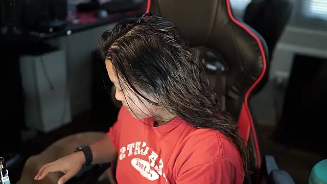 Snapshot of Bubbleliyah chatting on 12/01/24, 04:29 Bubbleliyah online show from 12/01/24, 04:29