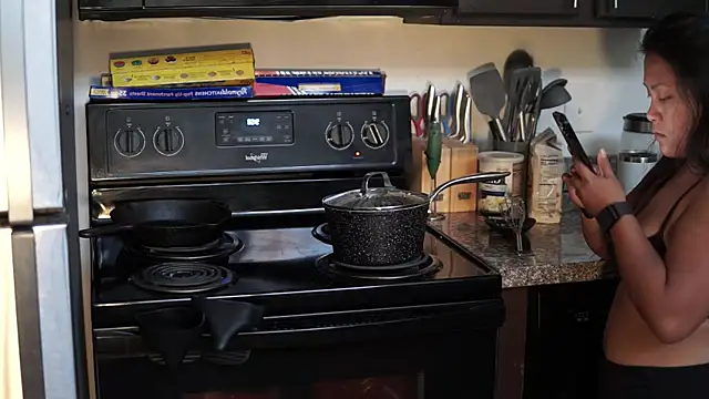 Snapshot of Bubbleliyah chatting on 12/03/24, 03:00 Bubbleliyah online show from 12/03/24, 03:00